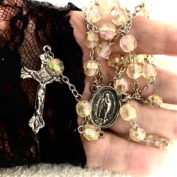 IRIDESCENT GLASS ROSARY - Picture 3 of 10